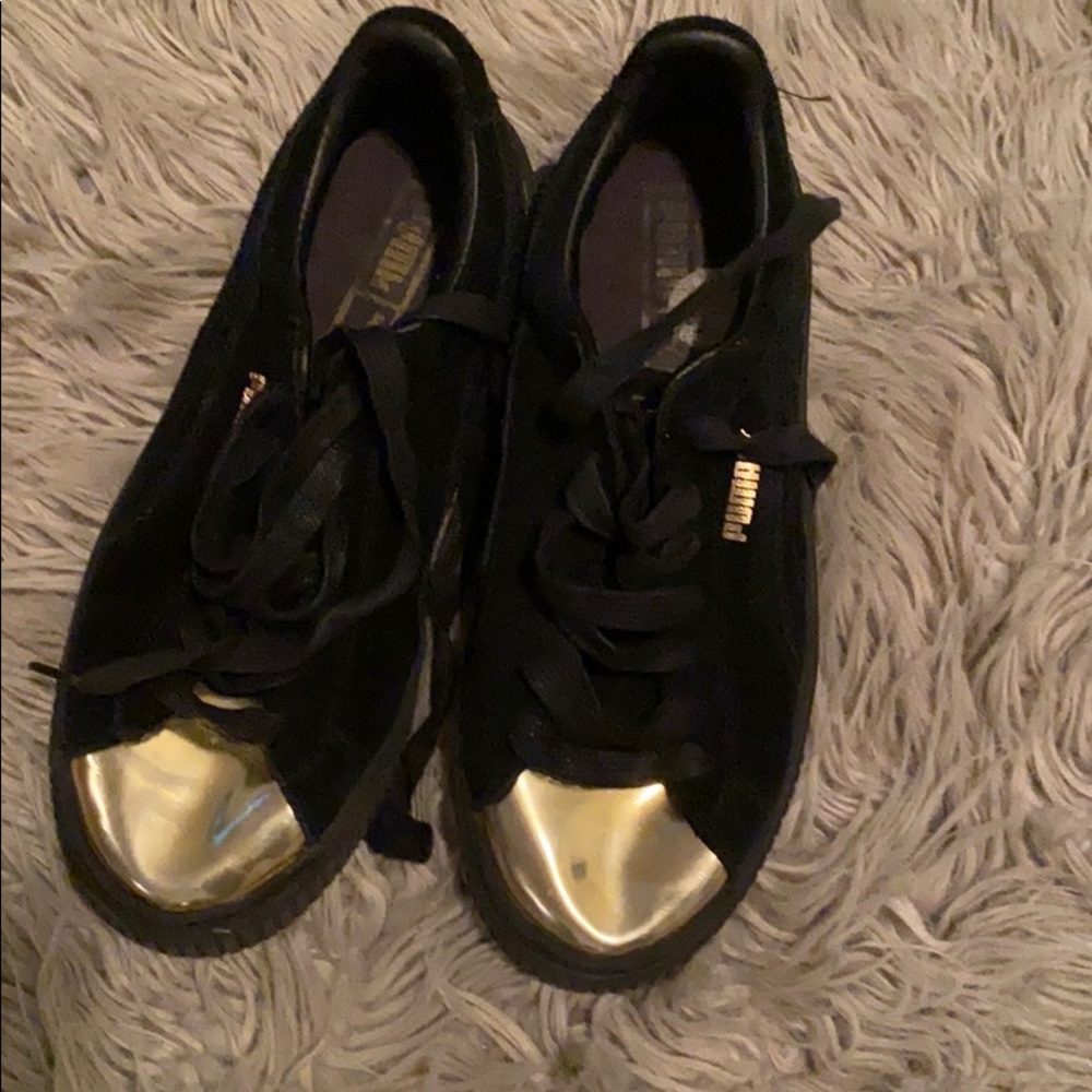 Woman’s sneakers